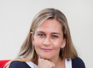 Murielle Puglionisi Lorilloux, CEO Vodafone România, critică dur iniţiativele legislative recente ce „vor trage înapoi întreaga industrie a telecomunicațiilor și vor pune sub semnul întrebării fezabilitatea investițiilor viitoare, dar și mediul concurențial din România”.