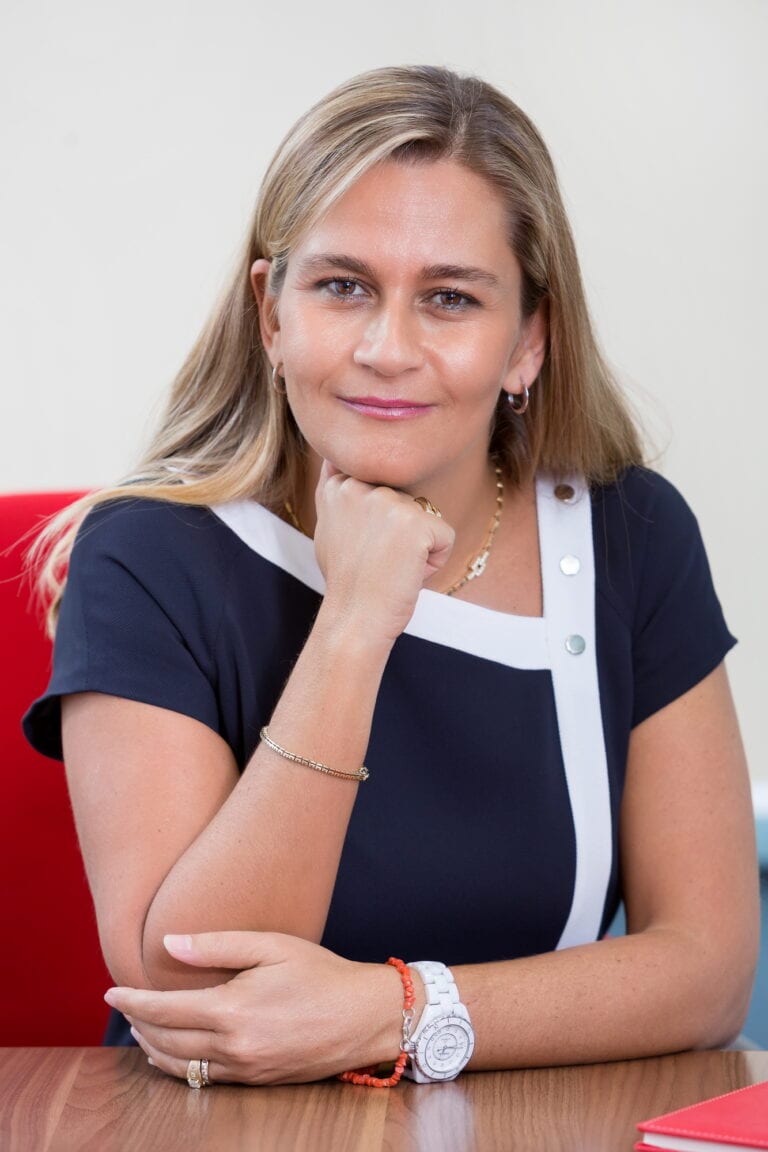 Murielle Puglionisi Lorilloux, CEO Vodafone România, critică dur iniţiativele legislative recente ce „vor trage înapoi întreaga industrie a telecomunicațiilor și vor pune sub semnul întrebării fezabilitatea investițiilor viitoare, dar și mediul concurențial din România”.