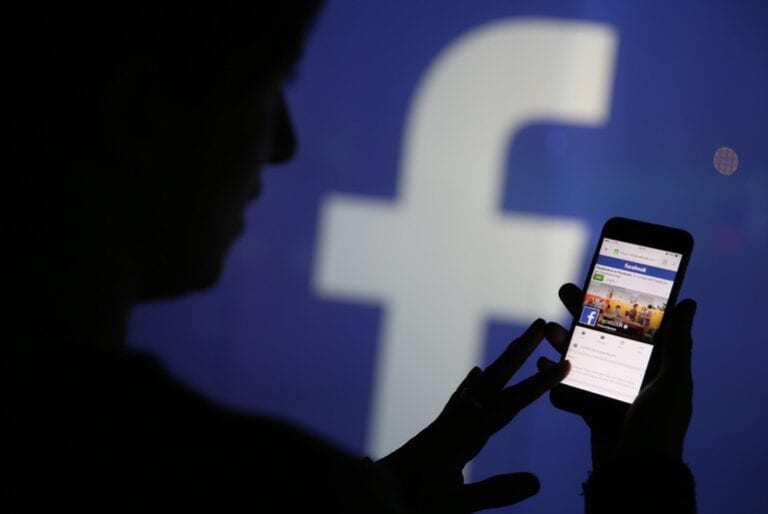 Facebook lansează Neighborhoods