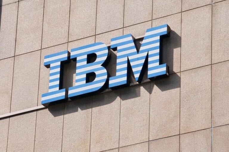 IBM a anunțat un salt în tehnologie: microprocesoarele pe 2 nanometri vor face pe viitor ca bateria smartphone-urilor să țină de patru ori mai mult
