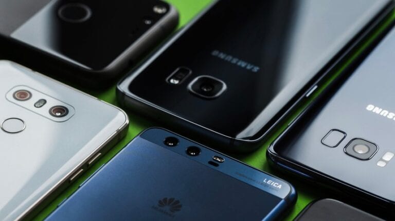 Aproape o treime din smartphone-urile cu Android sunt afectate de o vulnerabilitate care le expune funcţiile de bază