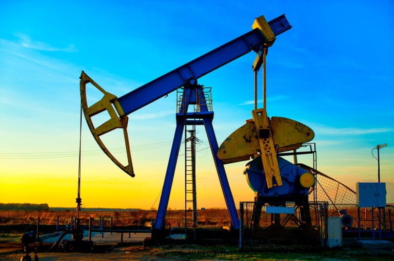 Preţurile petrolului au crescut luni, după închiderea unor conducte majore de carburant în SUA, din cauza unui atac cibernetic