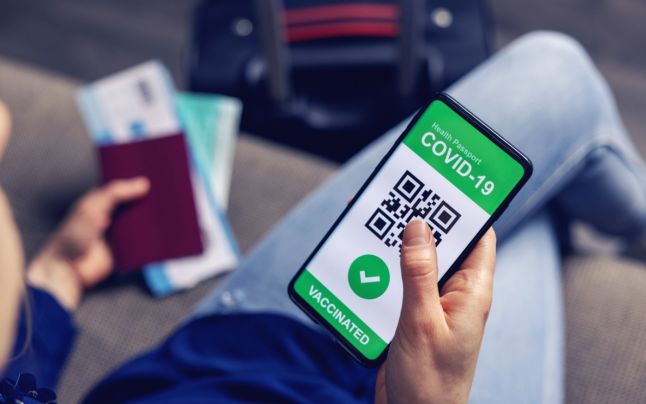 Paşaportul digital Covid este deja folosit în mai multe state. Cum putem călători până îl primim