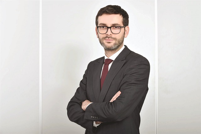 Andrei Văcaru, consultantul imobiliar JLL România: Clădirile înalte pot să fie verzi, totul ţine de tehnologie şi de oamenii care lucrează acolo. În Bucureşti, clădirile foarte înalte nu sunt eficiente. Atunci când cineva va vrea să cumpere o clădire nouă sau veche, eficienţa energetică va fi un criteriu primordial pe agendă
