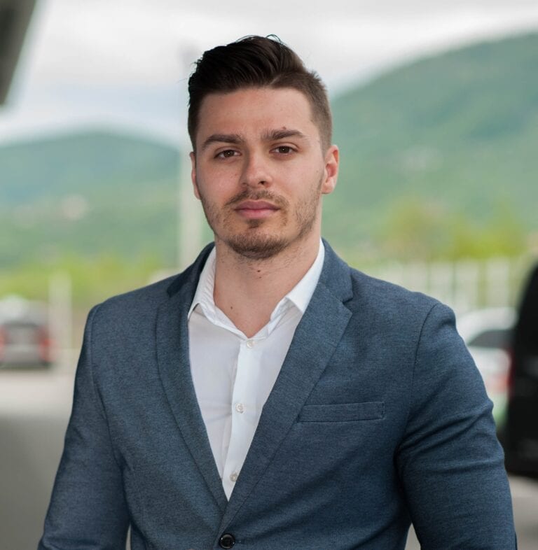 Start-up-ul Service-return pune pe piaţă o platformă care cumpără telefoane mobile uzate. Compania estimează că 10.000 de telefoane vor ajunge în program, în primul an de funcţionare a serviciului