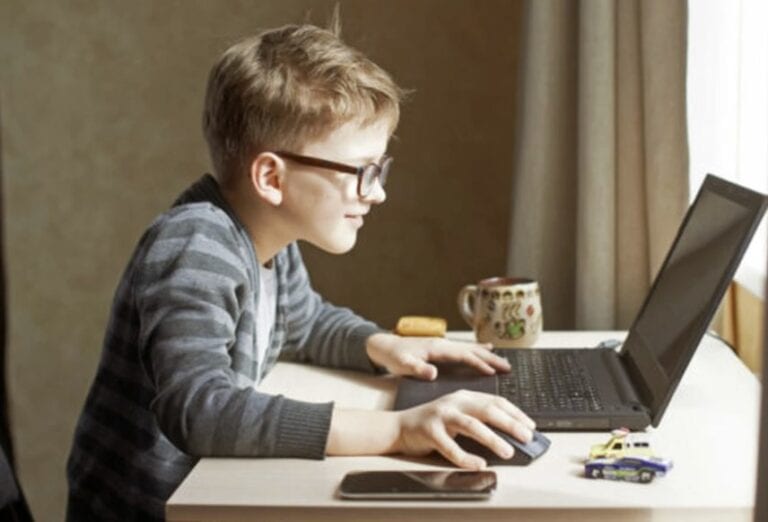 TikTok, Roblox şi videoclipuri despre jocuri sunt căutările online ale copiilor în 2020 – 2021