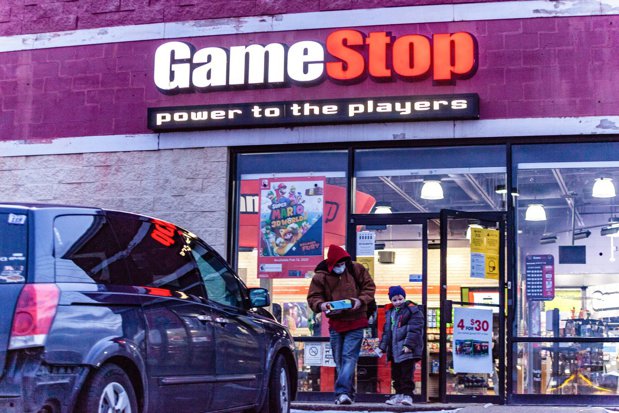 GameStop, compania de jocuri video ale cărei acţiuni au crescut cu 1.600% datorită investitorilor de pe Reddit, numeşte doi foşti executivi Amazon în funcţiile de CEO şi CFO