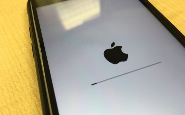 Apple actualizează iOS, cu suport pentru noile baterii MagSafe
