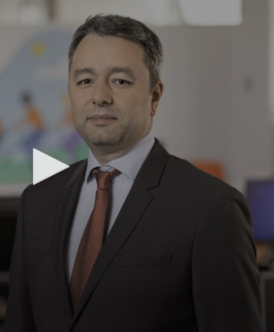 Florin Popa, director B2B Orange: Odată cu preluarea efectivă a diviziei fixe a Telekom ţinta noastră este să devenim lider de piaţă şi pe comunicaţii integrate şi servicii de IT&C. Avem venituri în creştere, profitabilitate în creştere şi un număr de proiecte noi care este, la fel, în creştere faţă de aceeaşi perioadă a anului trecut