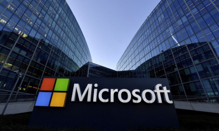 Microsoft şi-a avertizat mii de clienţi ai platformei de cloud privind existenţa unei vulnerabilităţi de securitate