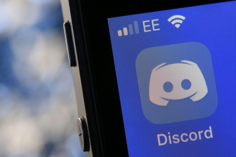 Discord, platforma de chat dedicată jocurilor video, ar putea deveni noul rival al Facebook. Compania doreşte să între-n jocul marilor platforme social media