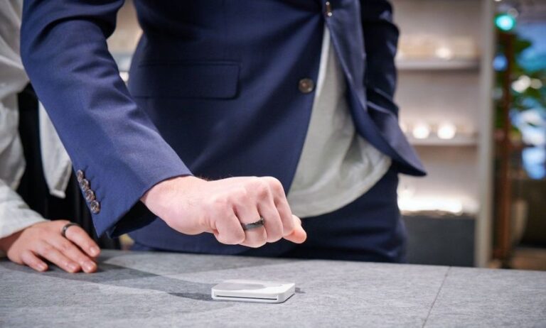 Inelul inteligent care facilitează plăţi contactless a fost lansat în Japonia