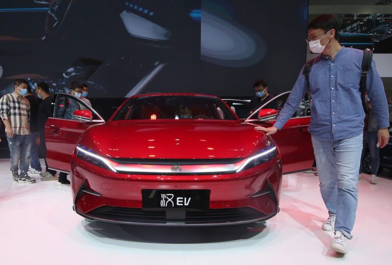 BYD, unul dintre cei mai mari producători de maşini electrice din China, susţinut de celebrul investitor Warren Buffett, a înregistrat creşteri de 300% în luna august