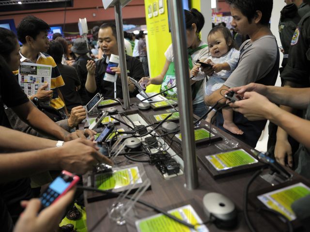 Chinezii de la Oppo atacă pe piaţa locală de smartphone-uri cu modele care au garanţie 3 ani