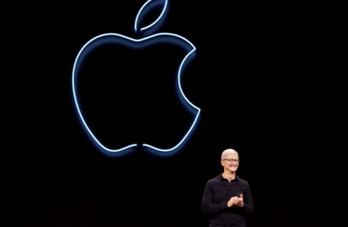 Tim Cook aniversează 10 ani la cârma Apple. Şeful gigantului vinde acţiuni de 750 de milioane de dolari. În ultimul deceniu, preţul acţiunilor a crescut cu peste 1.000%