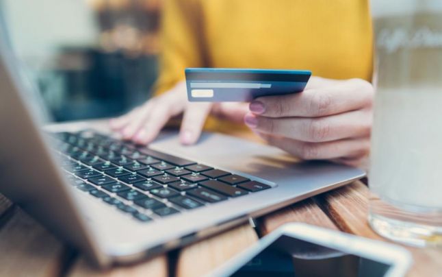 Românii preferă cumpărăturile online de Black Friday. Aproape jumătate spun că vor părăsi un magazin fizic dacă va fi supraaglomerat