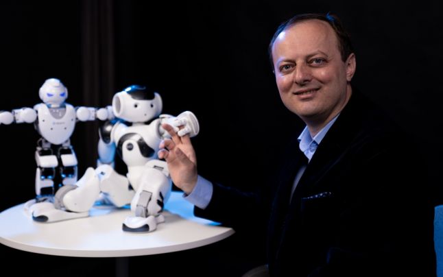 Cum sunt ajutaţi elevii să scape de dependenţa de jocuri video graţie unui concurs naţional de robotică