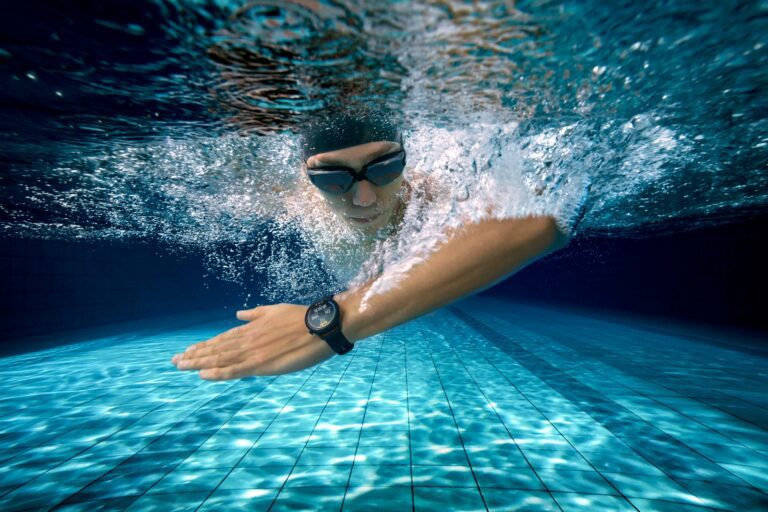 19% dintre români folosesc deja un smartwatch, iar 12% vor să îşi cumpere unul anul viitor