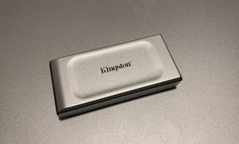 Review Kingston SXS2000 – Un partener de lucru spațios, rapid și rezistent