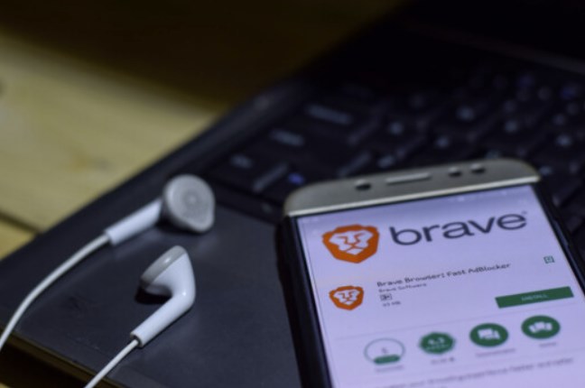 Browserul Brave înlocuiește Google cu propriul motor de căutare