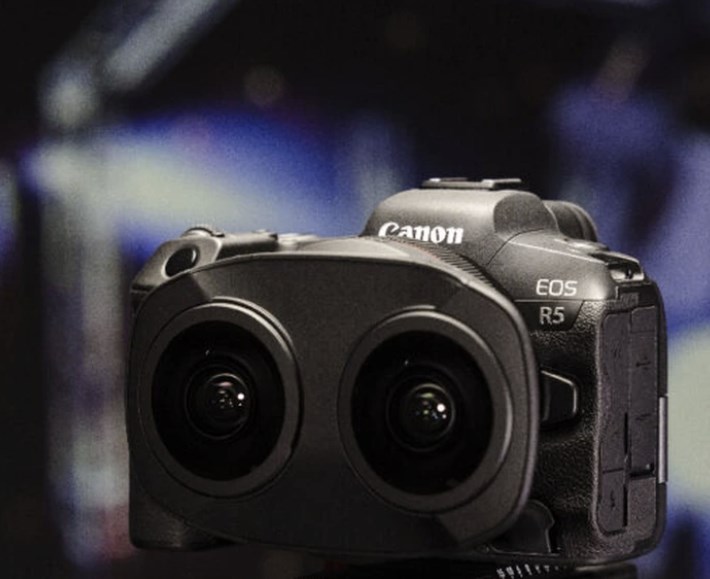 Canon a creat un obiectiv fisheye dublu pentru noul său sistem video VR