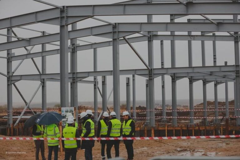 Compania românească ClusterPower a inaugurat o investiţie de 40 milioane euro în Dolj, într-un parc tehnologic în care se vor construi cinci centre de date şi o unitate de producere a energiei electrice