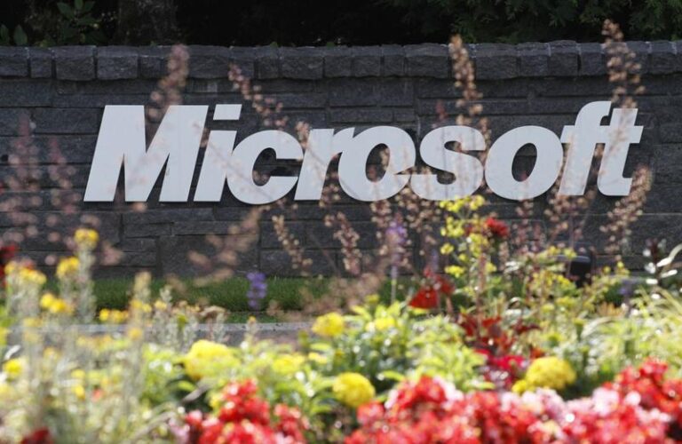 Microsoft este tot mai aproape să ”prindă” Apple din urmă la capitalizare. Compania din Redmond este evaluată la peste 2.300 miliarde dolari