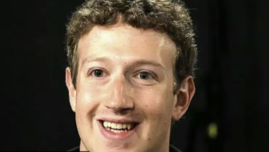 Zuckerberg e lovit din toate părțile de anchete care arată că Facebook ajută la radicalizarea utilizatorilor