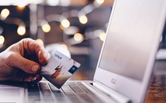 GLAMI: doar 3% dintre români mai folosesc transferuri bancare pentru comenzile online de modă