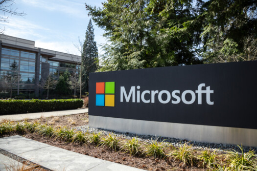 Microsoft a depășit Apple și a devenit cea mai valoroasă companie din lume