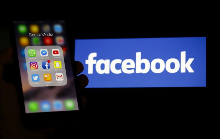 Înapoi la crypto: Facebook va permite reclamele legate de criptomonede în cadrul platformei, după aproape trei ani de la prima interdicţie impusă de compania din spatele platformei