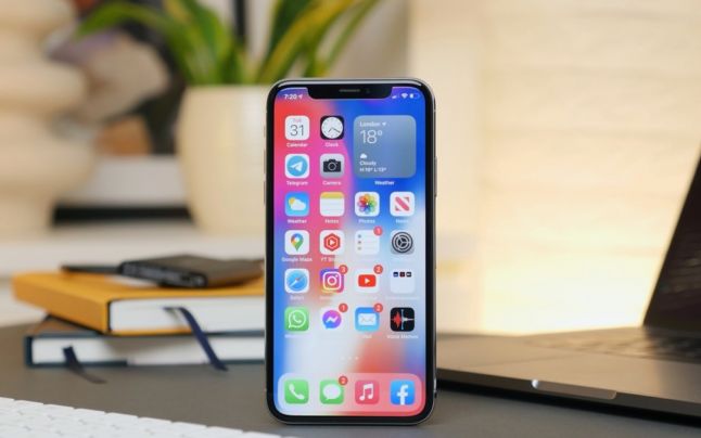 Apple va lansa un nou iPhone în primăvară
