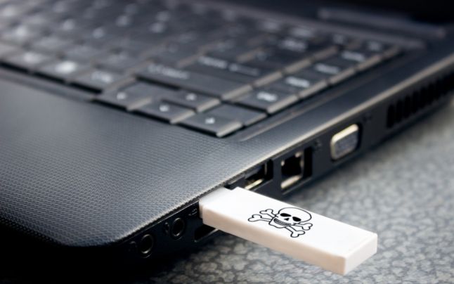 FBI avertizează: stick-urile USB cadou, o nouă nişă pentru atacuri cibernetice