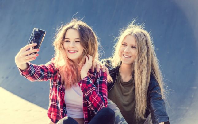 Cum să-ţi menţii copiii în siguranţă pe Instagram – ghid pentru părinţi