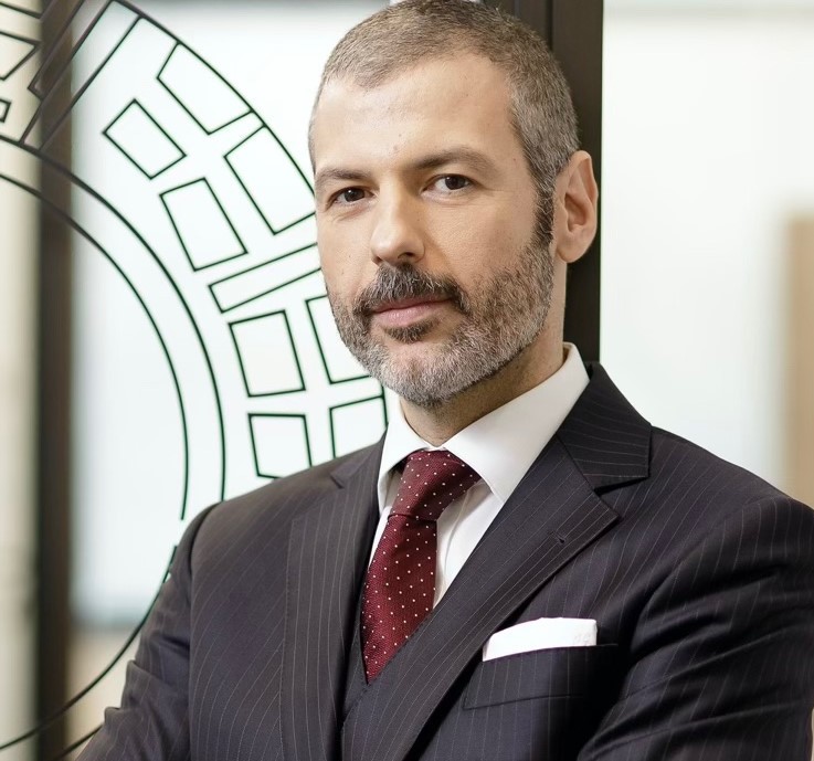 Tranzacţie: Fondul de investiţii Sarmis Capital, cu Cezar Scarlat printre fondatori, face a doua tranzacţie pe piaţa locală şi preia pachetul majoritar la Smart ID Dynamics, furnizor de soluţii de software şi hardware cu afaceri de peste 85 mil. lei