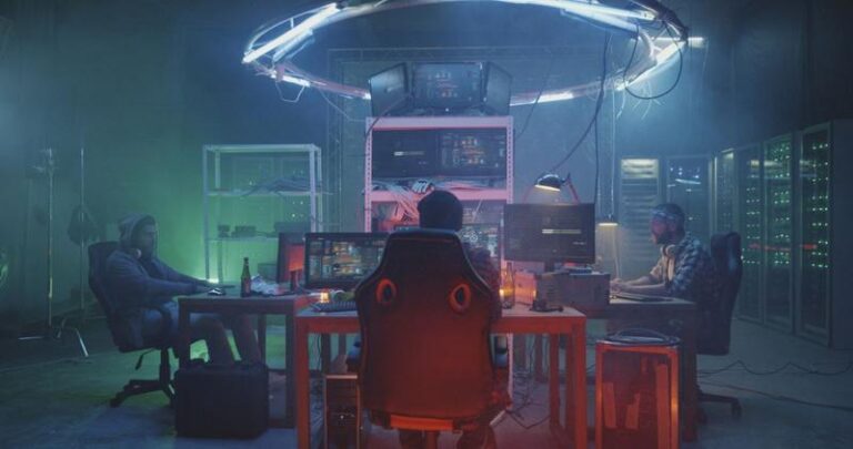 Bitdefender spune că o campanie inedită de spam vizează zeci de mii de români. Atacatorii trimit e-mailuri de șantaj ca răspunsuri automate pentru a păcăli filtrele și a înșela țintele