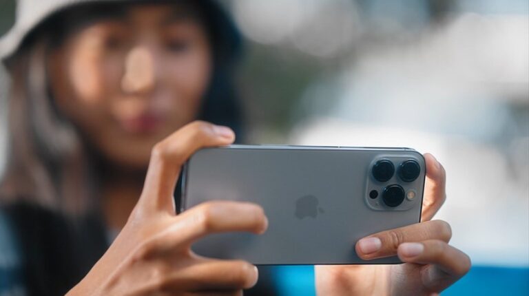 Apple va lansa un nou iPhone în primăvară