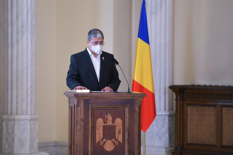 Marcel Boloş a depus jurământul de învestitură în funcţia de ministru al Cercetării, Inovării şi Digitalizării