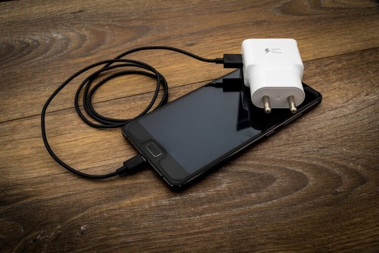 Statele UE sunt de acord cu crearea unui încărcător unic pentru toate dispozitivele electronice mobile