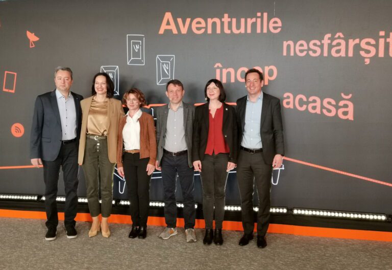 La 6 luni de la achiziția pachetului majoritar de 54% din acțiunile Telekom Romania Communications, Orange şi noua entitate de servicii fixe Orange Romania Communications lansează, pe 28 martie, prima ofertă mixtă, ce se vrea „prima alegere” pentru servicii convergente în România.