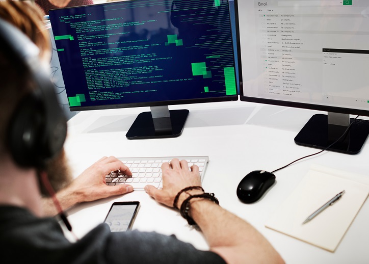 Un salariu pe zi. Un backend developer câştigă, în medie, 1.900 de euro net pe lună