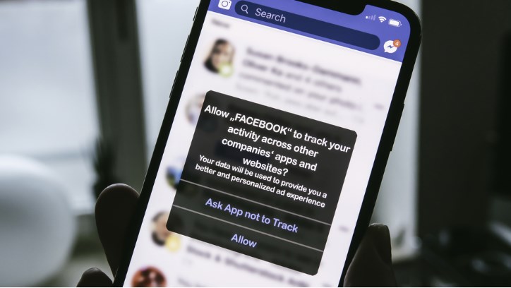 Facebook este puternic afectat de funcțiile de confidențialitate oferite de Apple