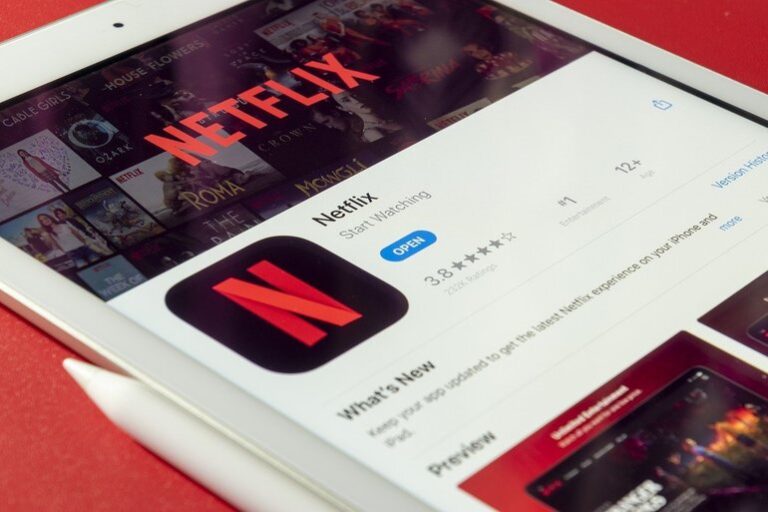 Acțiunile Netflix se prăbușesc