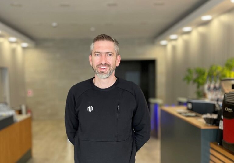 Sandu Băbășan iese din managementul Blugento, după 6 ani în care a ocupat funcția de CEO, și investește în dezvoltarea accelerată a startup-urilor tech în care este acționar. „Business-ul și-a demonstrat potențialul de a se extinde regional.”