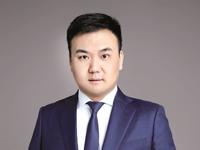 Brandul de smartphone-uri HONOR a revenit în România: Vrem să ajungem din nou la o cotă de piaţă de peste 25% pe piaţa locală. Brandul chinezesc atacă inclusiv segmentul premium cu un model care se luptă cu flagship-urile de la Apple şi Samsung