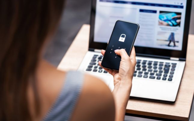 Autentificarea cu smartphone-ul ar putea înlocui curând o parte din parolele tale