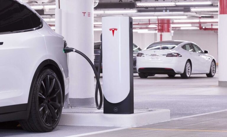 Încărcătoarele Tesla Supercharger tocmai au format cea mai mare rețea publică de încărcare rapidă la peste 150 kW