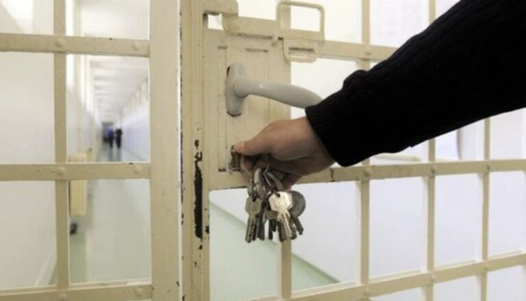 Lege promulgată: Se extinde întreruperea radiocomunicaţiilor în toate închisorile și spațiile unde deținuții își desfășoară activitatea