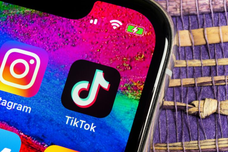 Companiilor Apple și Google le-a fost solicitat să elimine TikTok din magazinele lor de aplicații