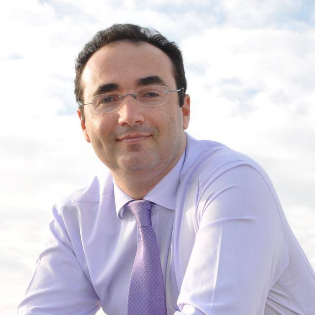 Surpriză: Antreprenorul Dan Boabeş a preluat managementul furnizorului de servicii premium de transport alternativ BlackCab. “Printre obiectivele mele se numără (…) şi finanţarea companiei pentru dezvoltare ulterioară”